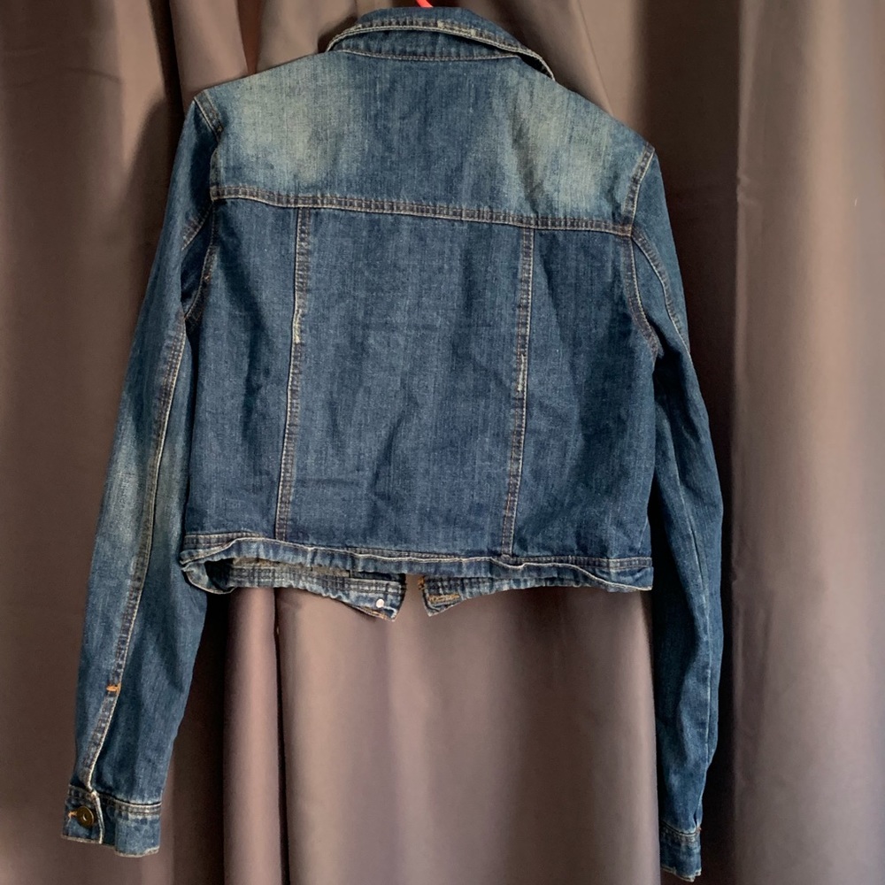 distressed jean jacket medium wash size medium - Picture 7 of 8